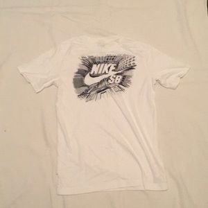 White Nike SB Youth XL Shirt